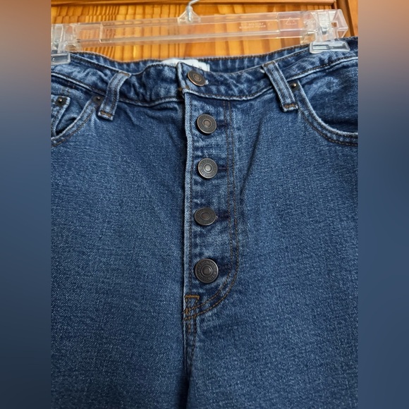 Abercrombie & Fitch The Mom High Rise Raw Hem Curve Love Jean - Picture 2 of 4